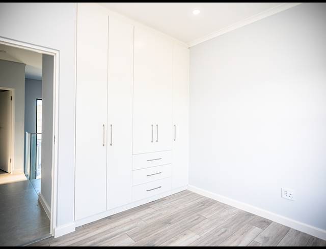 4 BEDROOM FREEHOLD FOR SALE IN SANDOWN